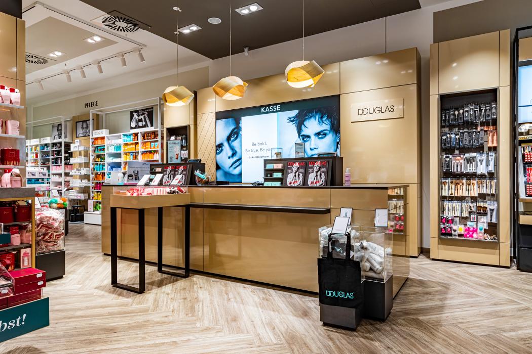 Douglas Neu-Ulm Glacis-Galerie, Bahnhofstraße in Neu-Ulm