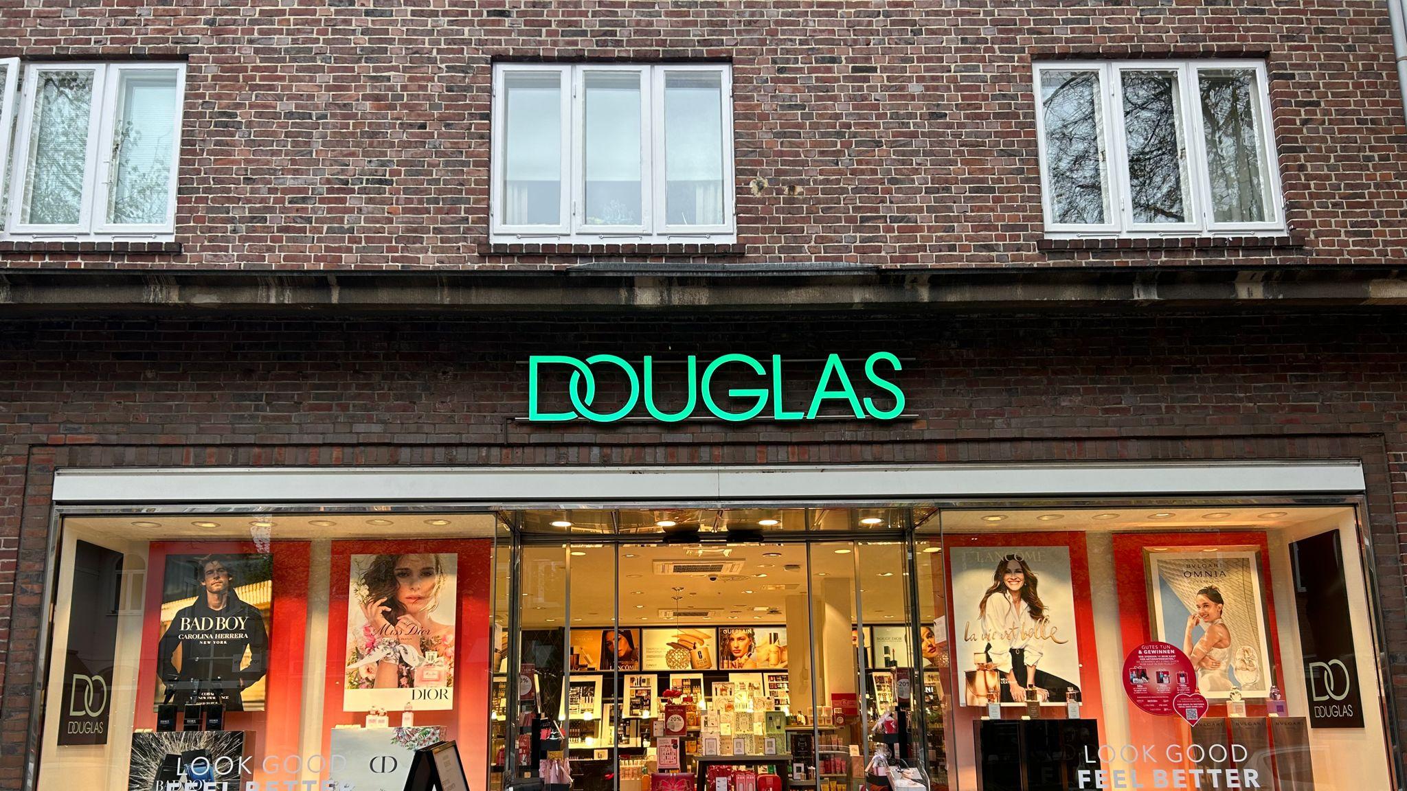 Douglas Hamburg Blankenese, Blankeneser Bahnhofstraße in Hamburg