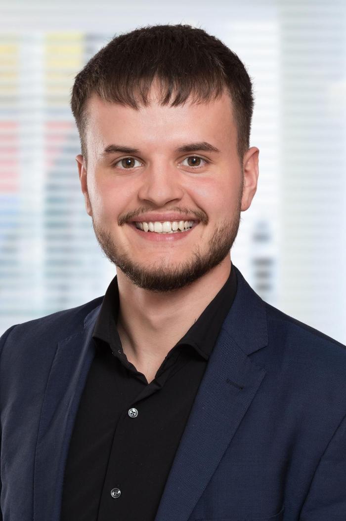 ERGO Versicherung Tarik Drndic, An der Burg Sülz in Lohmar