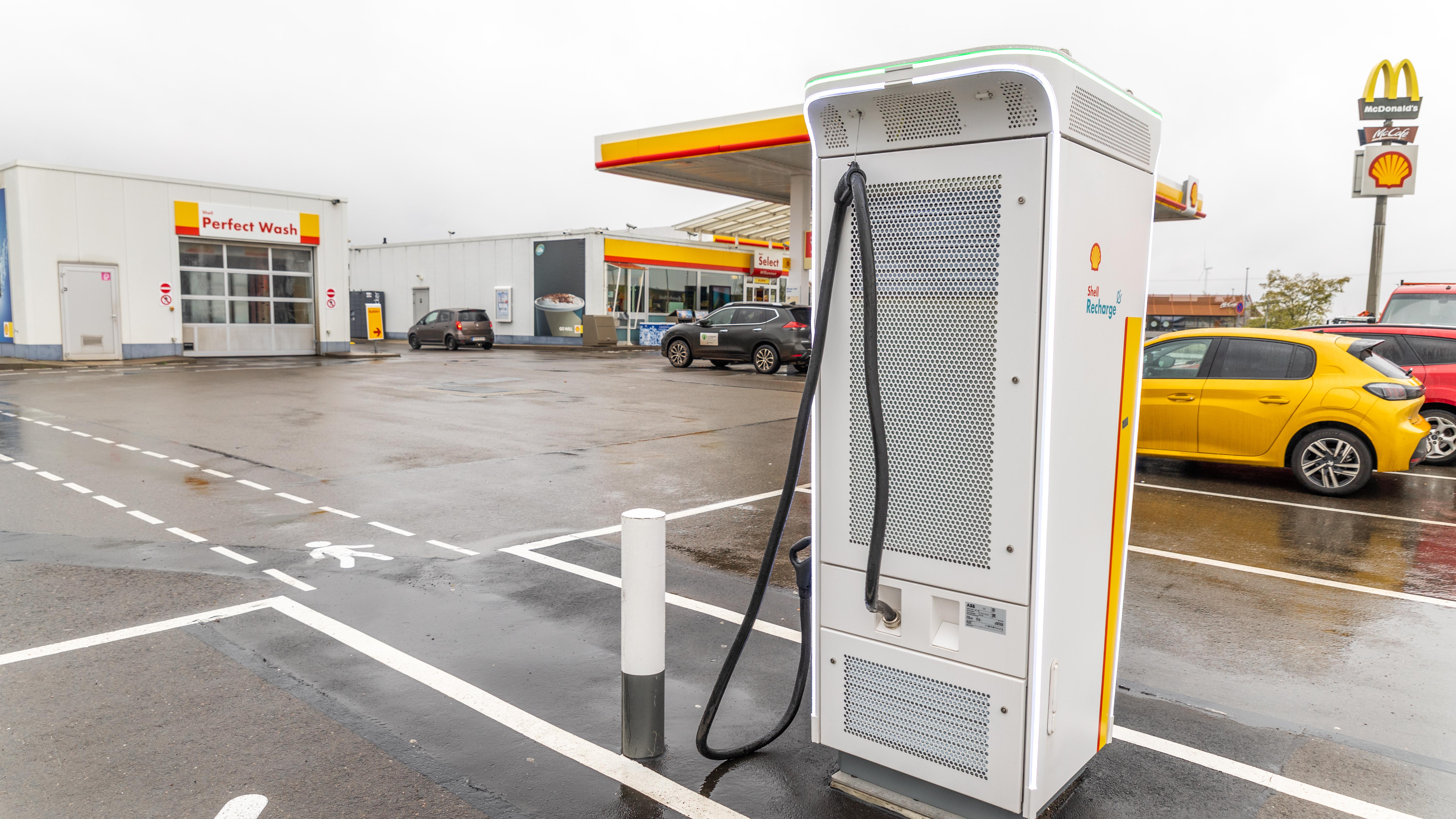 Shell Recharge Charging Station, Richard-Sang-Straße in Haßloch