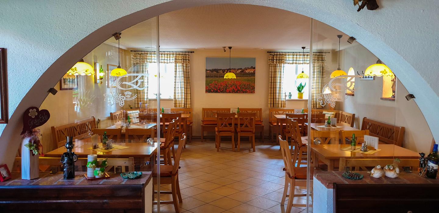 Buschenschank & Weinbau Eichberger Erwin & Regina, Hauptstraße in Enzersfeld im Weinviertel