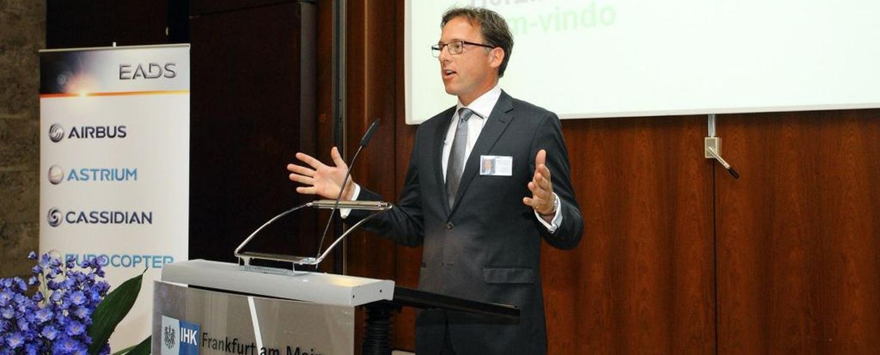 Moderator Georg Holzach, Veteranenstraße in Berlin