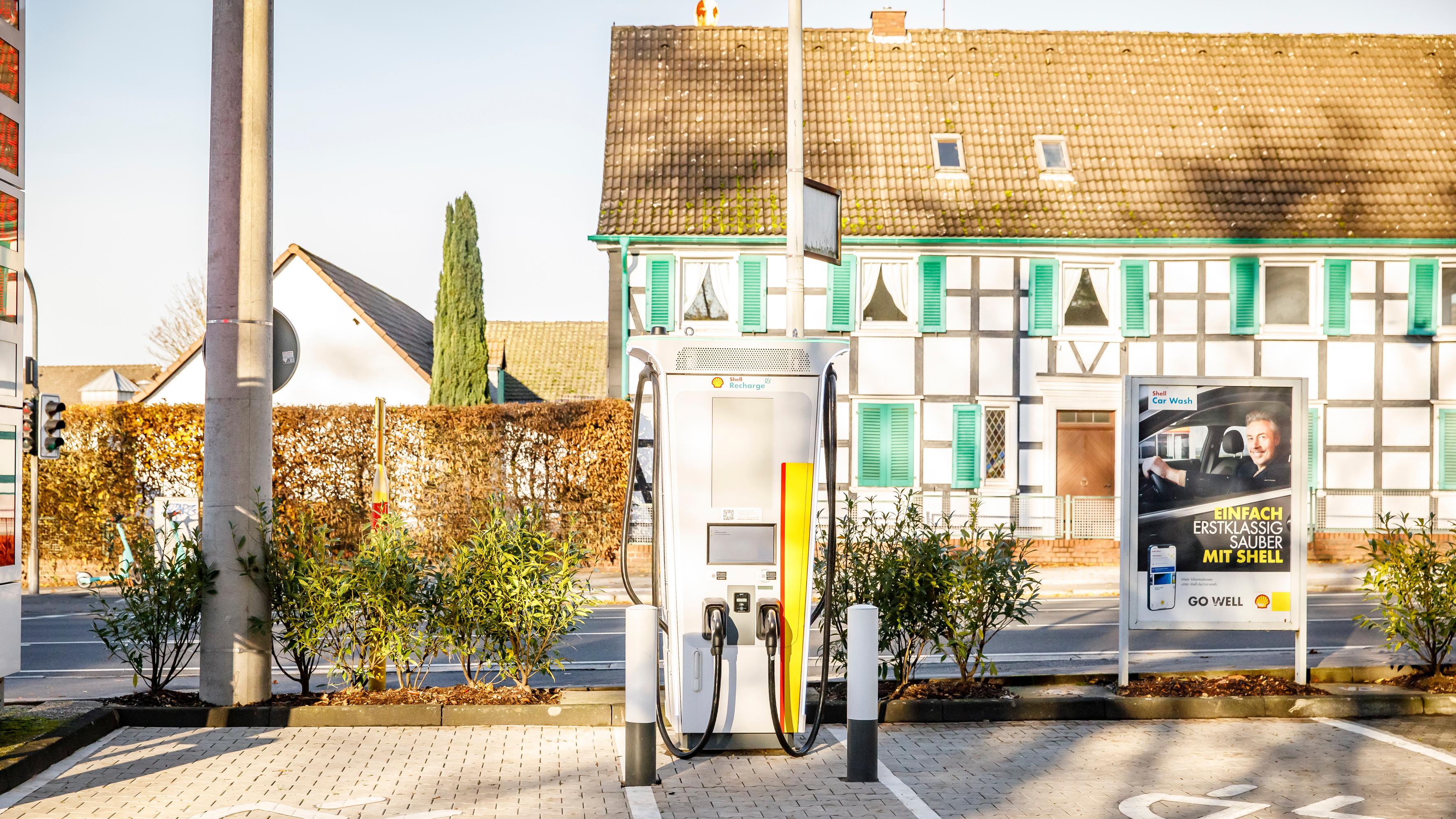 Shell Recharge Charging Station, Landwehr in Solingen