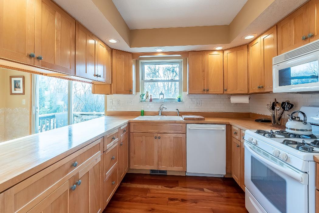 Sibley Poland of Red 1 Realty Mount Vernon - Mount Vernon, OH