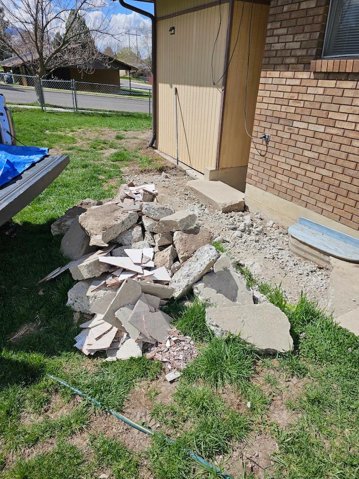 debris removal service https://www.anythinggoesjunkremovalut.com/