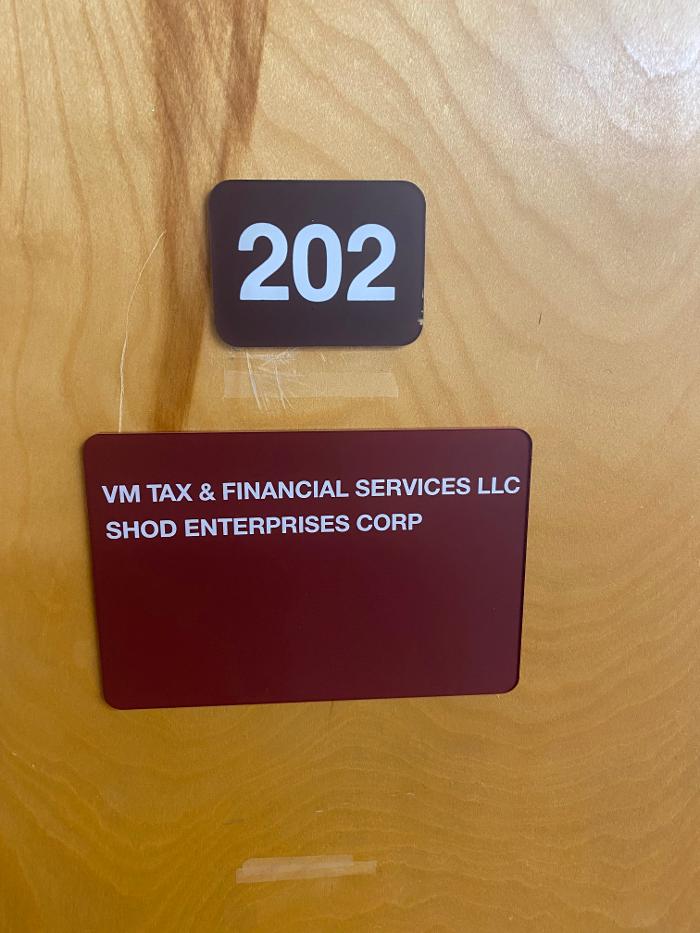 VM TAX &amp; FINANCIAL SERVICES LLC Logo