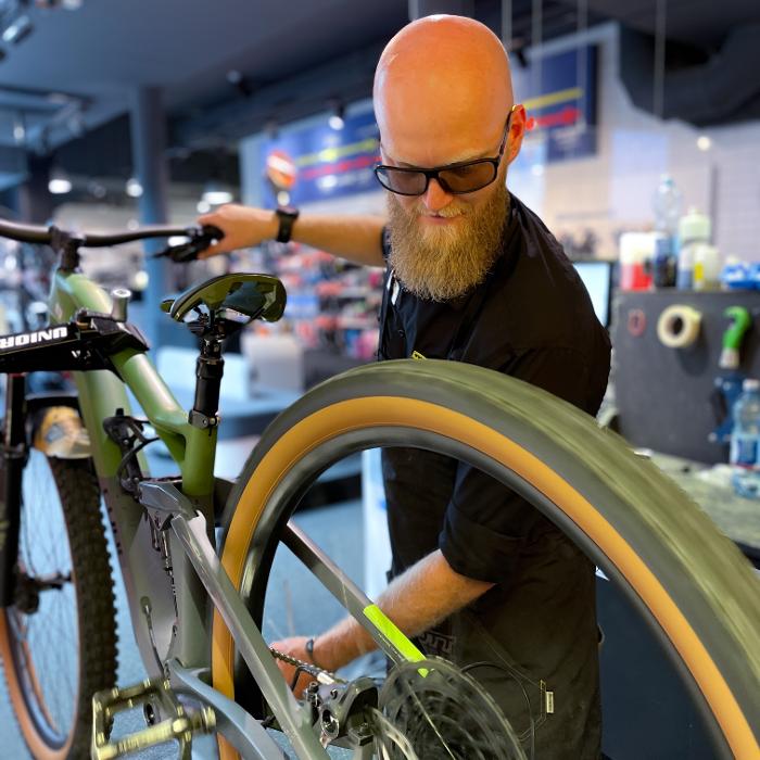 INTERSPORT Glanzer Gaislachkogelbahn, Dorfstraße in Sölden