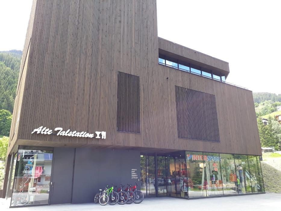 INTERSPORT Montafon - Versettla Tal, Seilbahnstraße in Gaschurn