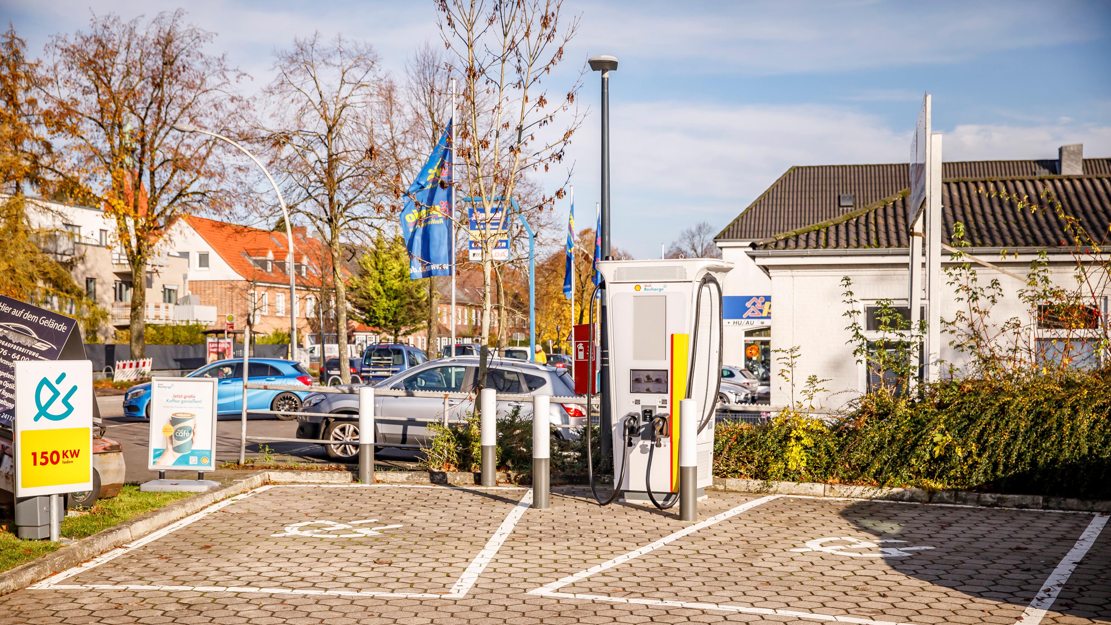 Shell Recharge Charging Station, Hamburger Chaussee in Kiel