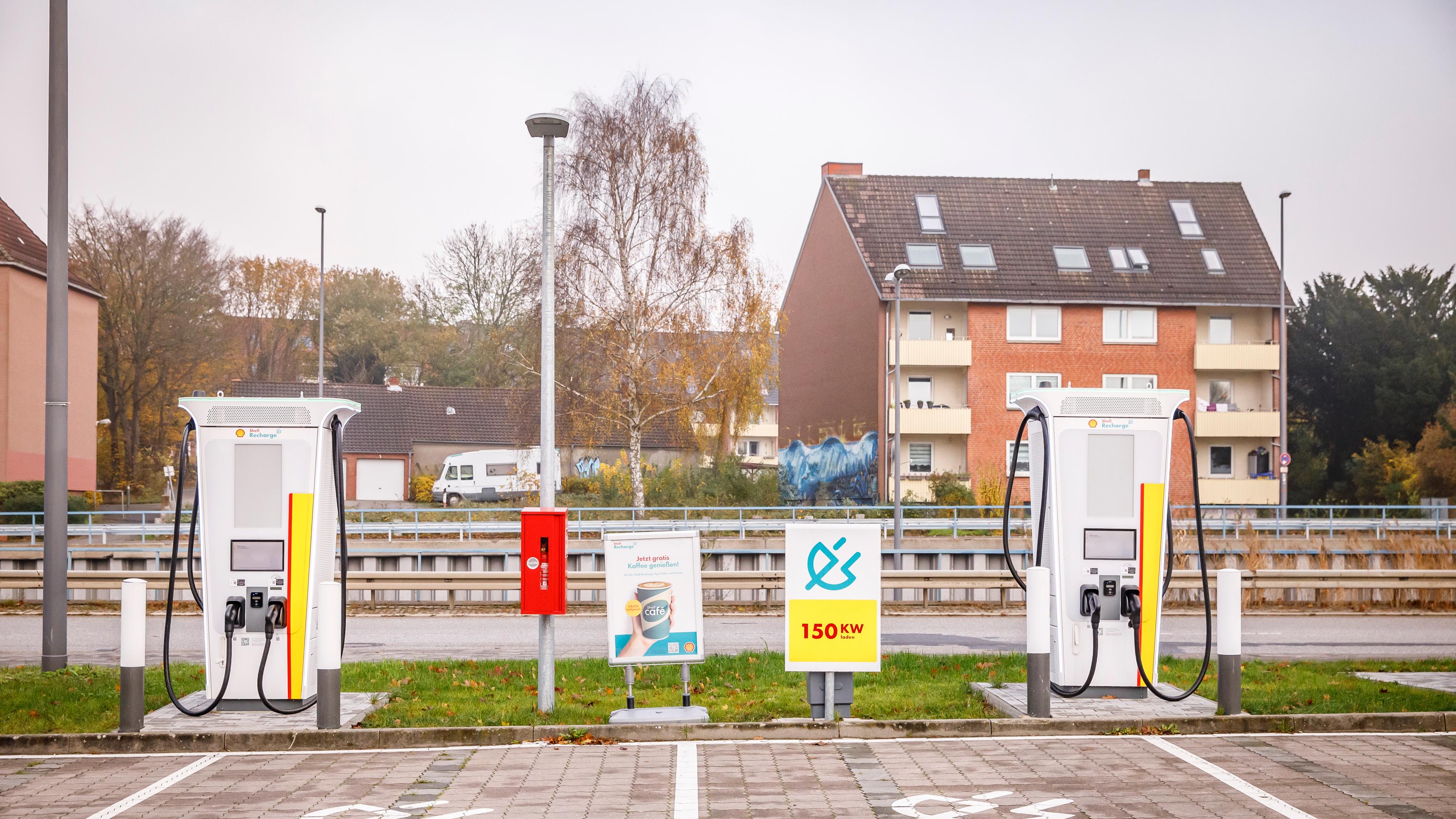 Shell Recharge Charging Station, Konrad-Adenauer-Damm in Kiel