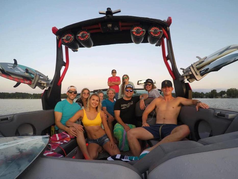 Club Royale Boat Sales - Waterford, MI