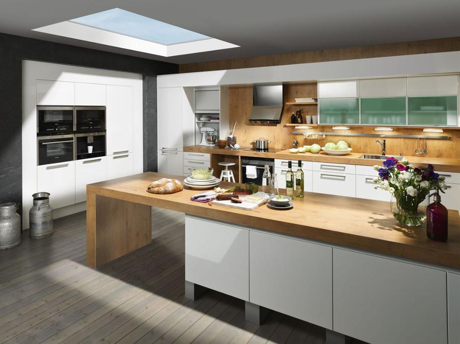 DAN Küchen Kolsass, Bundesstraße in Kolsass