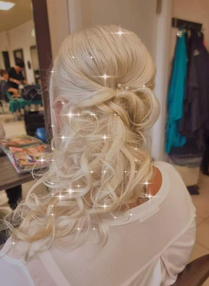 Friseur Margareta BIRNGRUBER, Salzburger Straße in Mattighofen