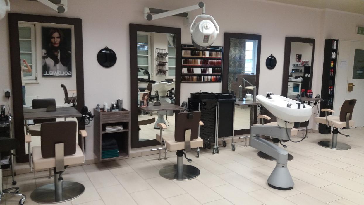 Friseur Margareta BIRNGRUBER, Salzburger Straße in Mattighofen