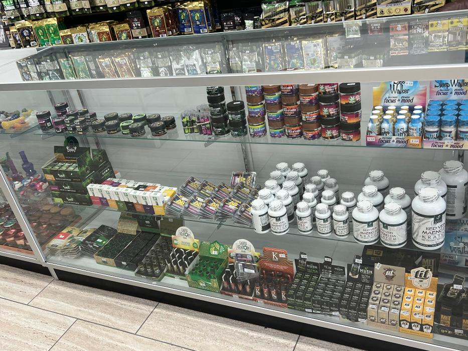 MELLOW LIFE SMOKE SHOP - Port Orange, FL
