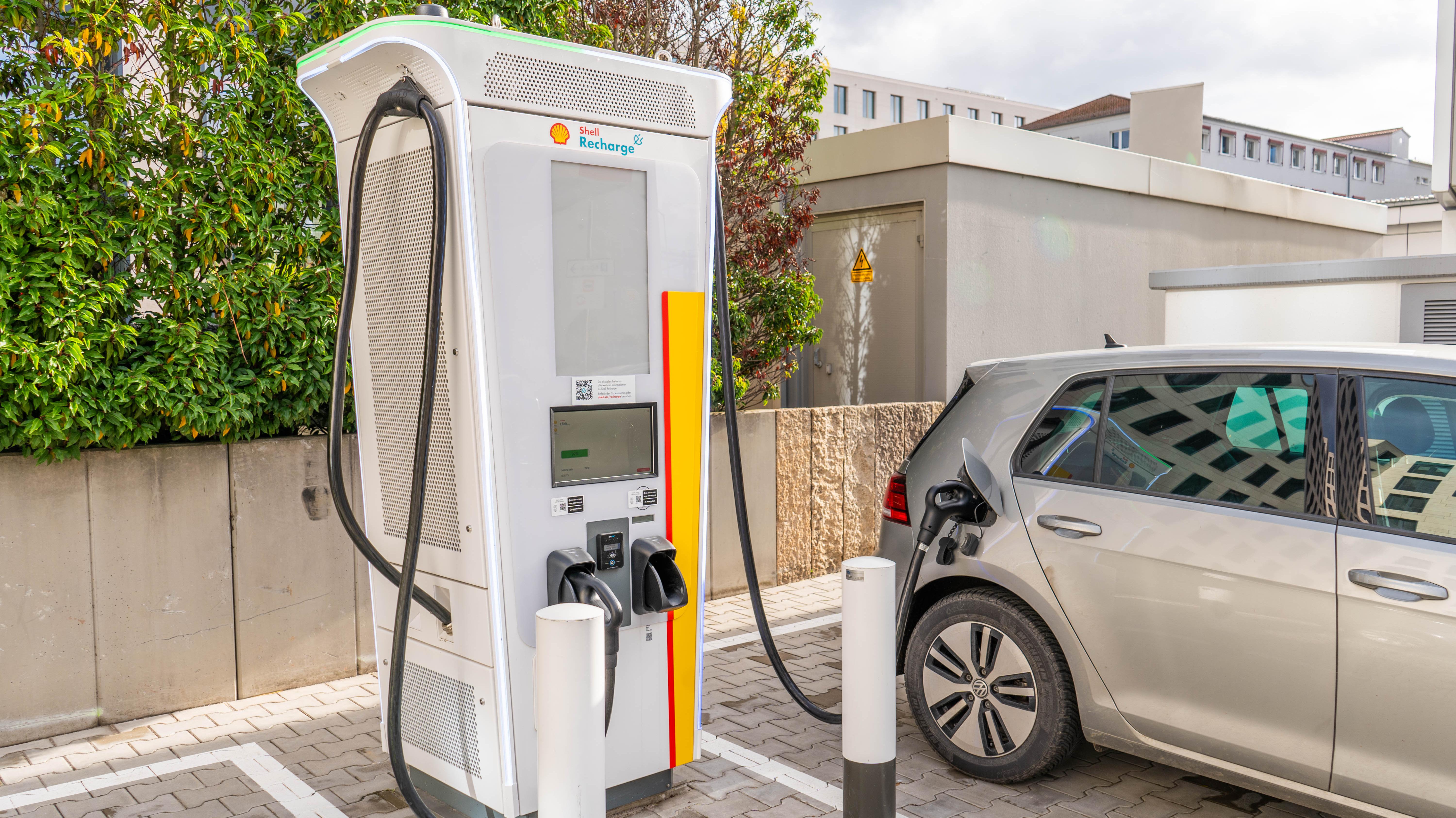 Shell Recharge Charging Station, Schweinfurter Straße in Würzburg