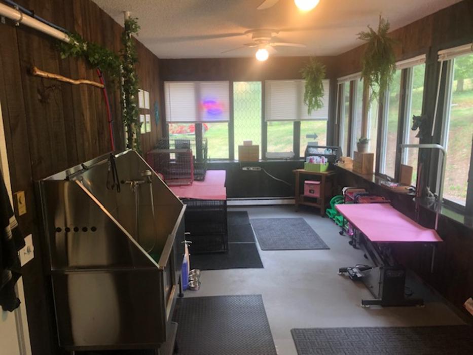 GROOMINDALE'S OF ARLINGTON LLC - Arlington, VT