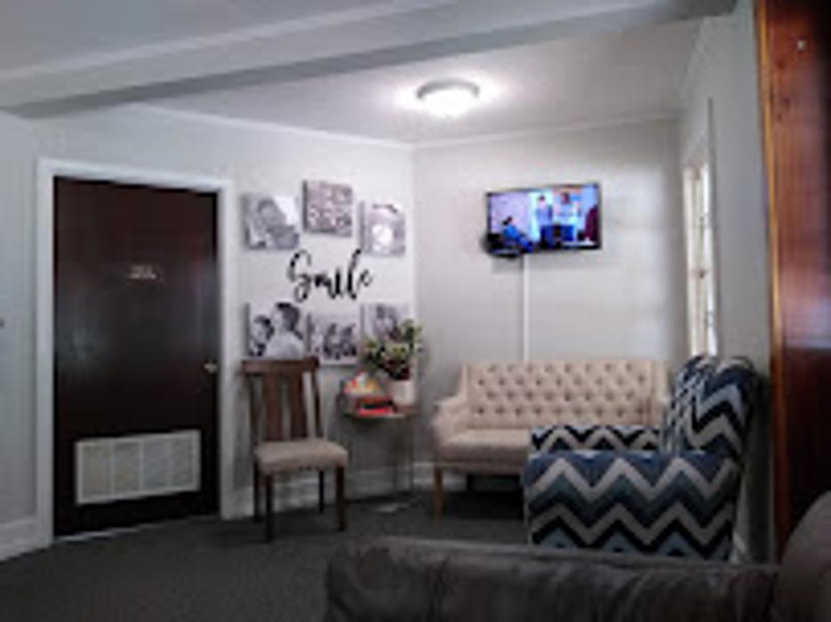 Murphy Dentistry Logo