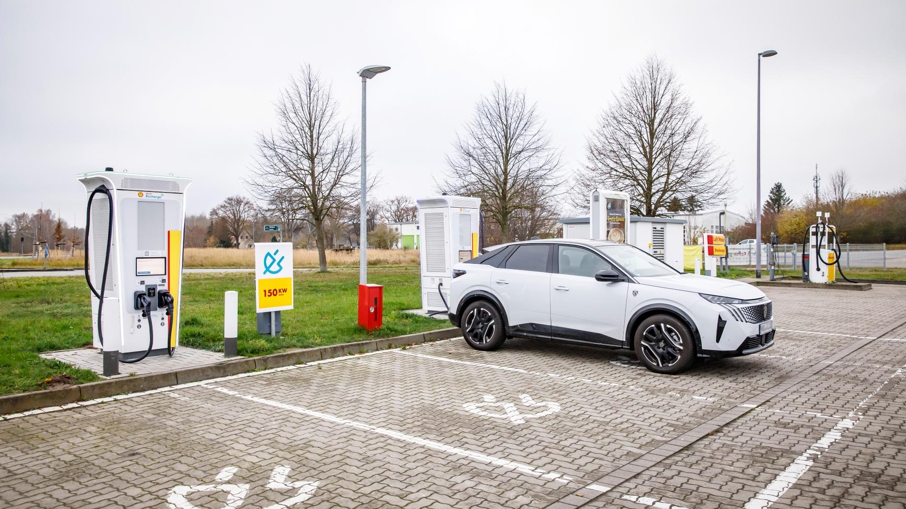 Shell Recharge Charging Station, Bergener Straße in Samtens