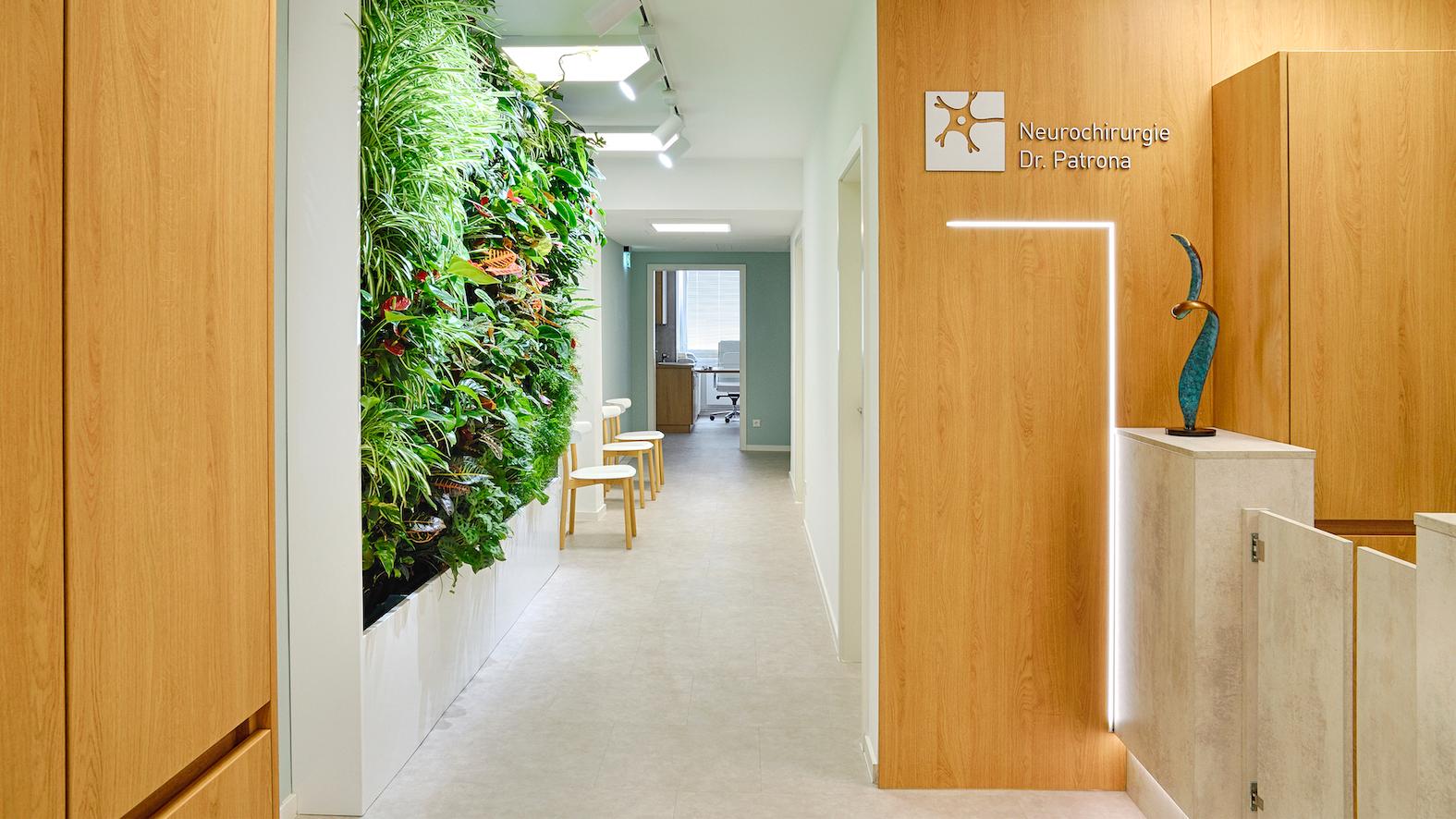 Fachpraxis für Neurochirurgie Dr. Patrona, Markt in Berlin