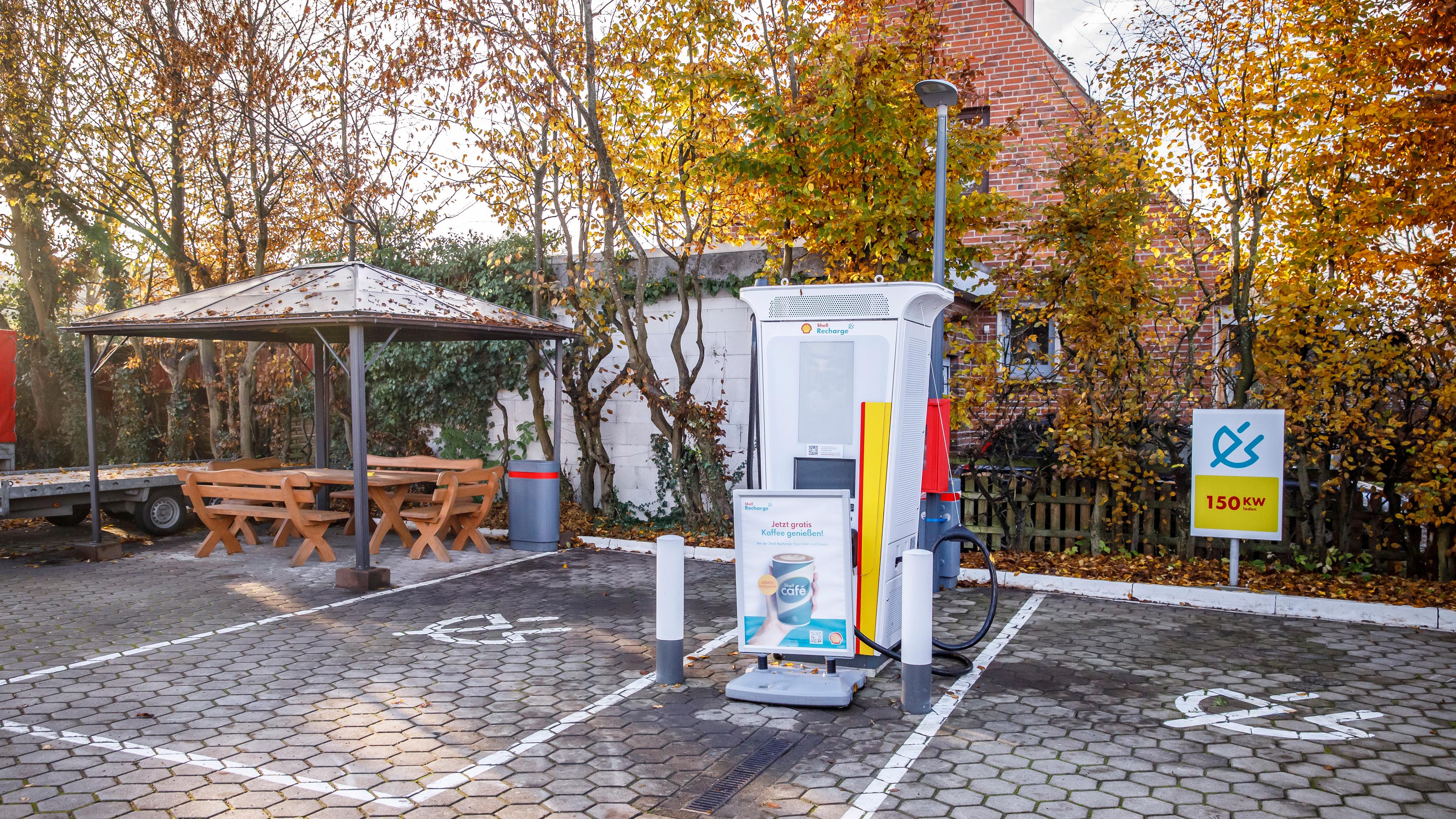 Shell Recharge Charging Station, Ziegelstraße in Bad Segeberg