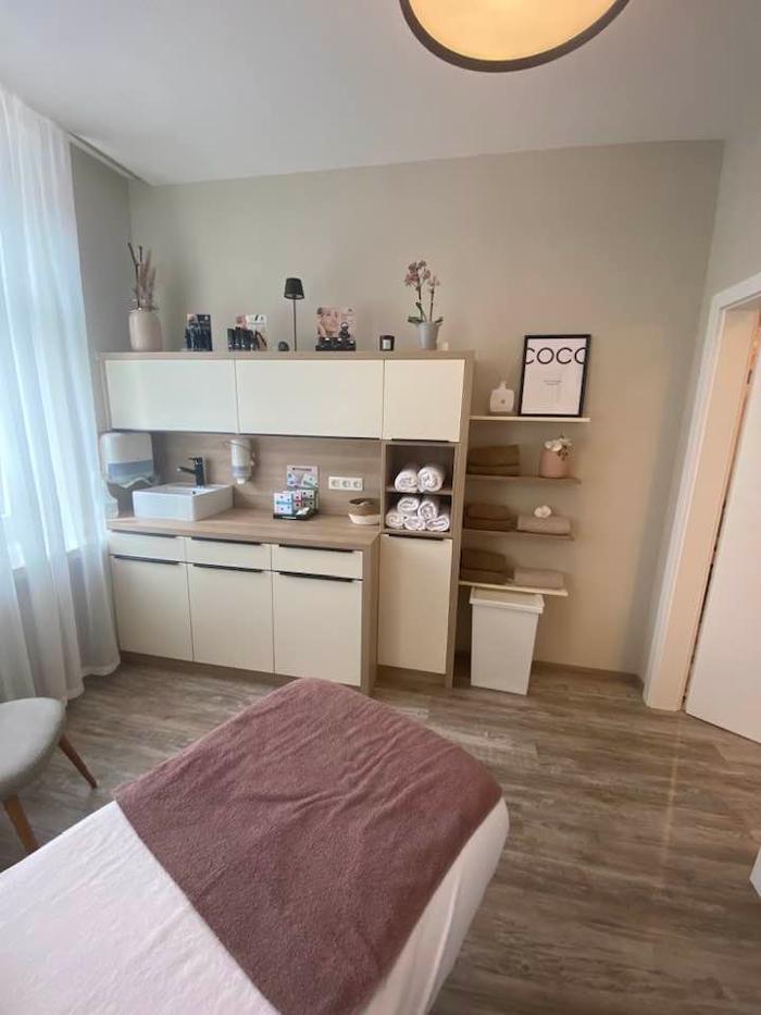 Einfach Mehr Kosmetik - Inhaberin Elisabeth Mitterecker, Hauptplatz in Pitten