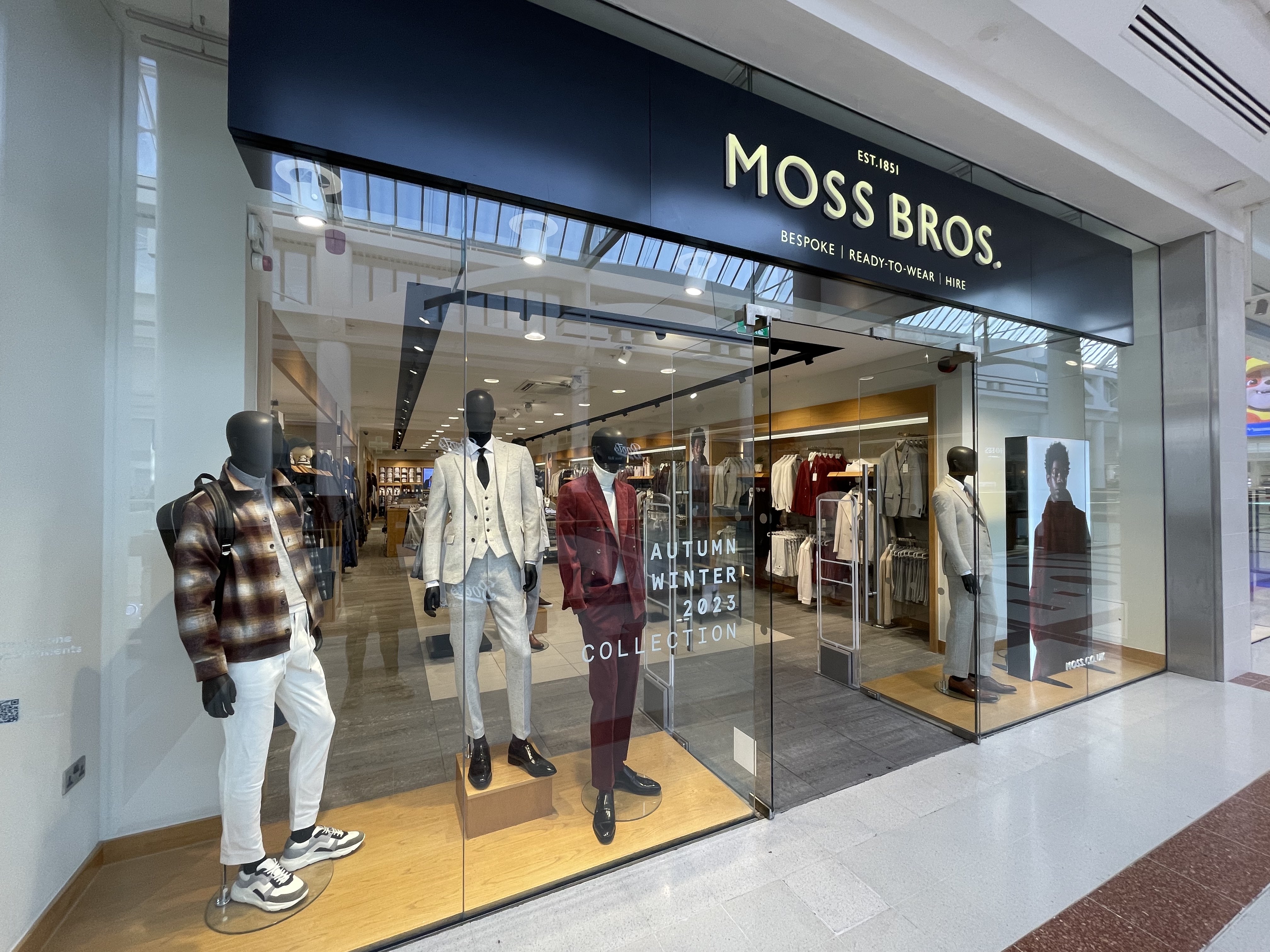 Moss Bros Merryhill Brierley Hill 01384 881986