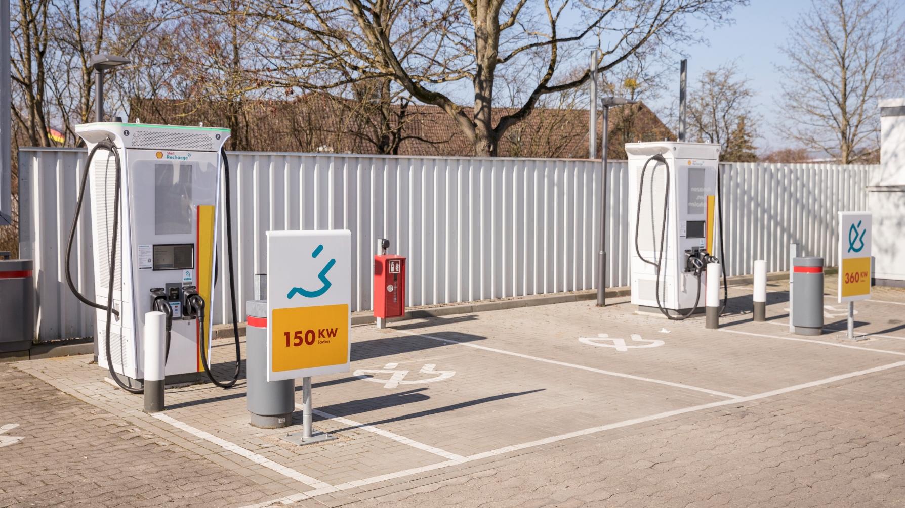 Shell Recharge Charging Station, Braunschweiger Straße in Wolfsburg