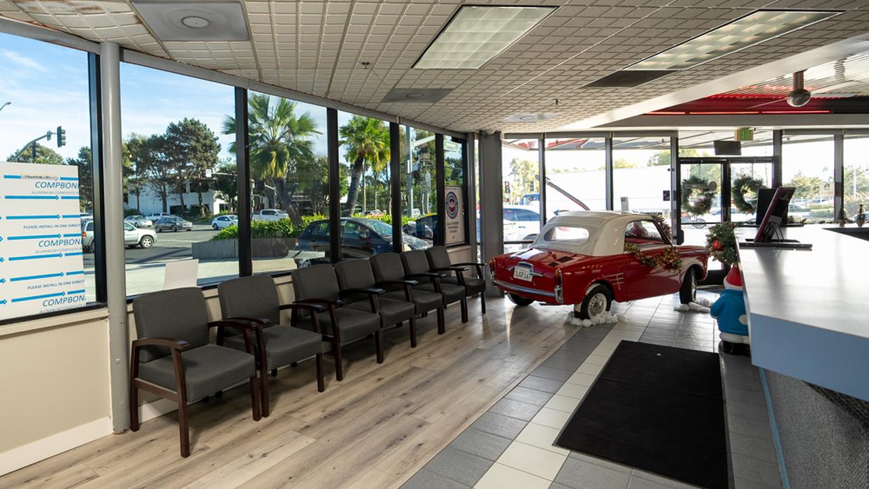 Crash Champions Collision Repair Fountain Valley - Fountain Valley, CA