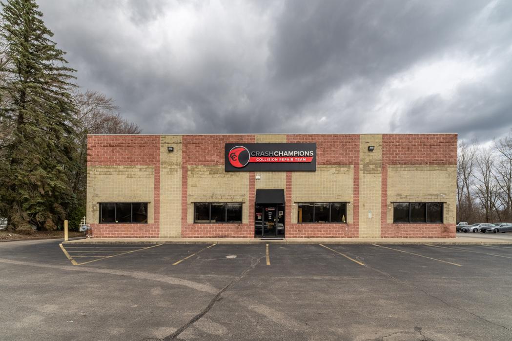 Crash Champions Collision Repair Akron Green Image