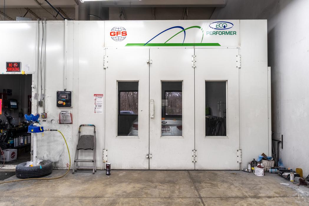 Crash Champions Collision Repair Akron Green Image