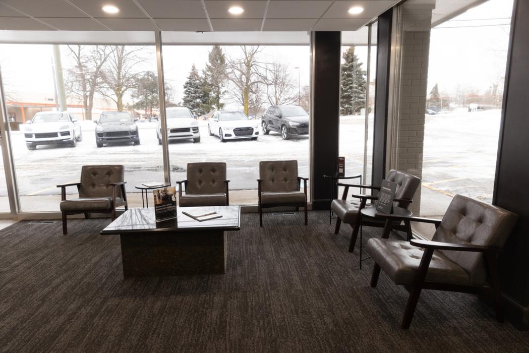 Crash Champions LUXE | EV Certified Repair Pontiac South - Pontiac, MI