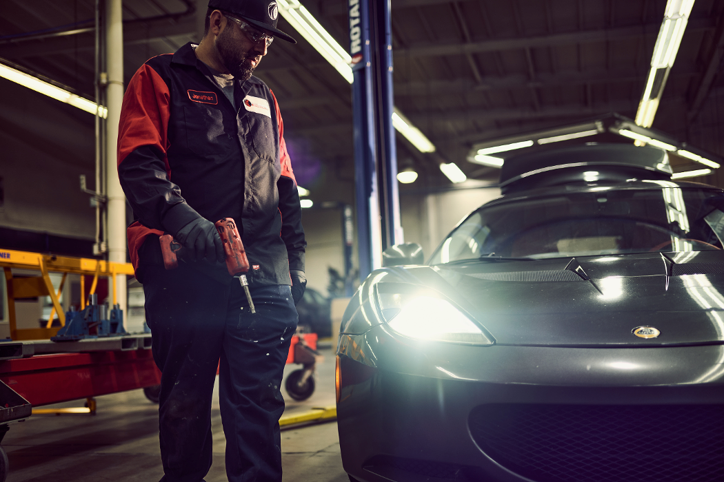 Crash Champions LUXE | EV Certified Repair Pontiac South - Pontiac, MI