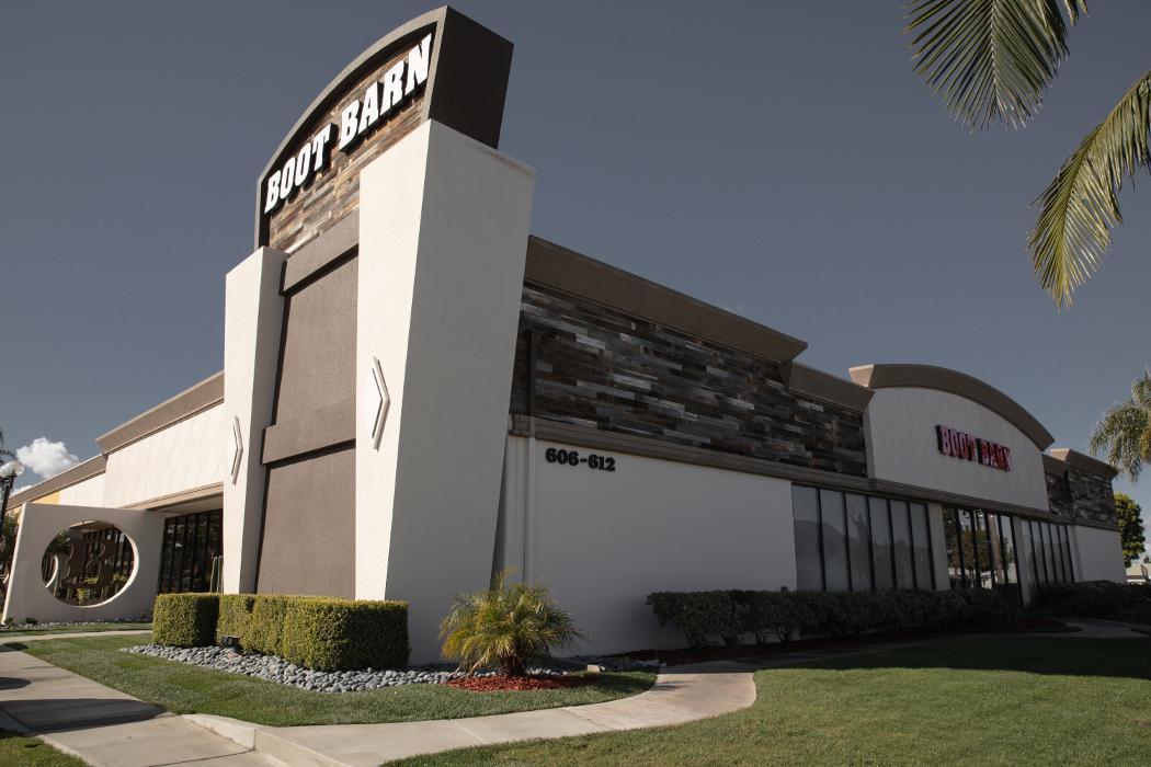 Novi - Store Image