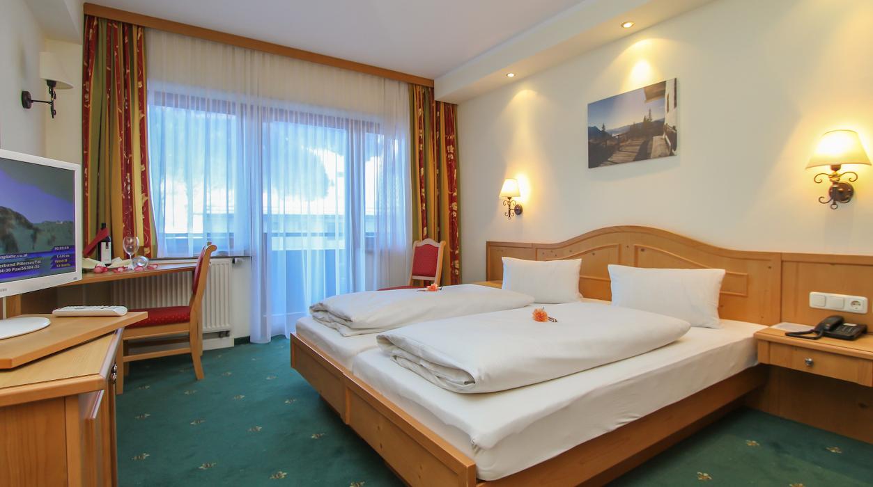 Hotel Tiroler ADLER - bed and breakfast in Waidring, Kirchgasse in Waidring