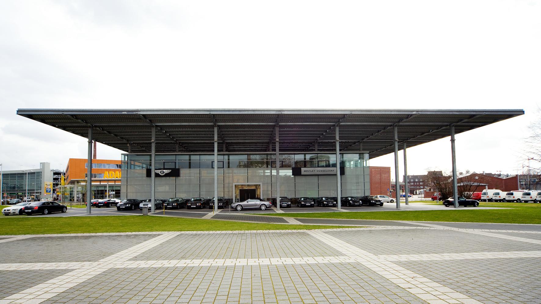 Bentley Düsseldorf, Bugatti Düsseldorf - Gottfried Schultz Premium GmbH, Höherweg in Düsseldorf