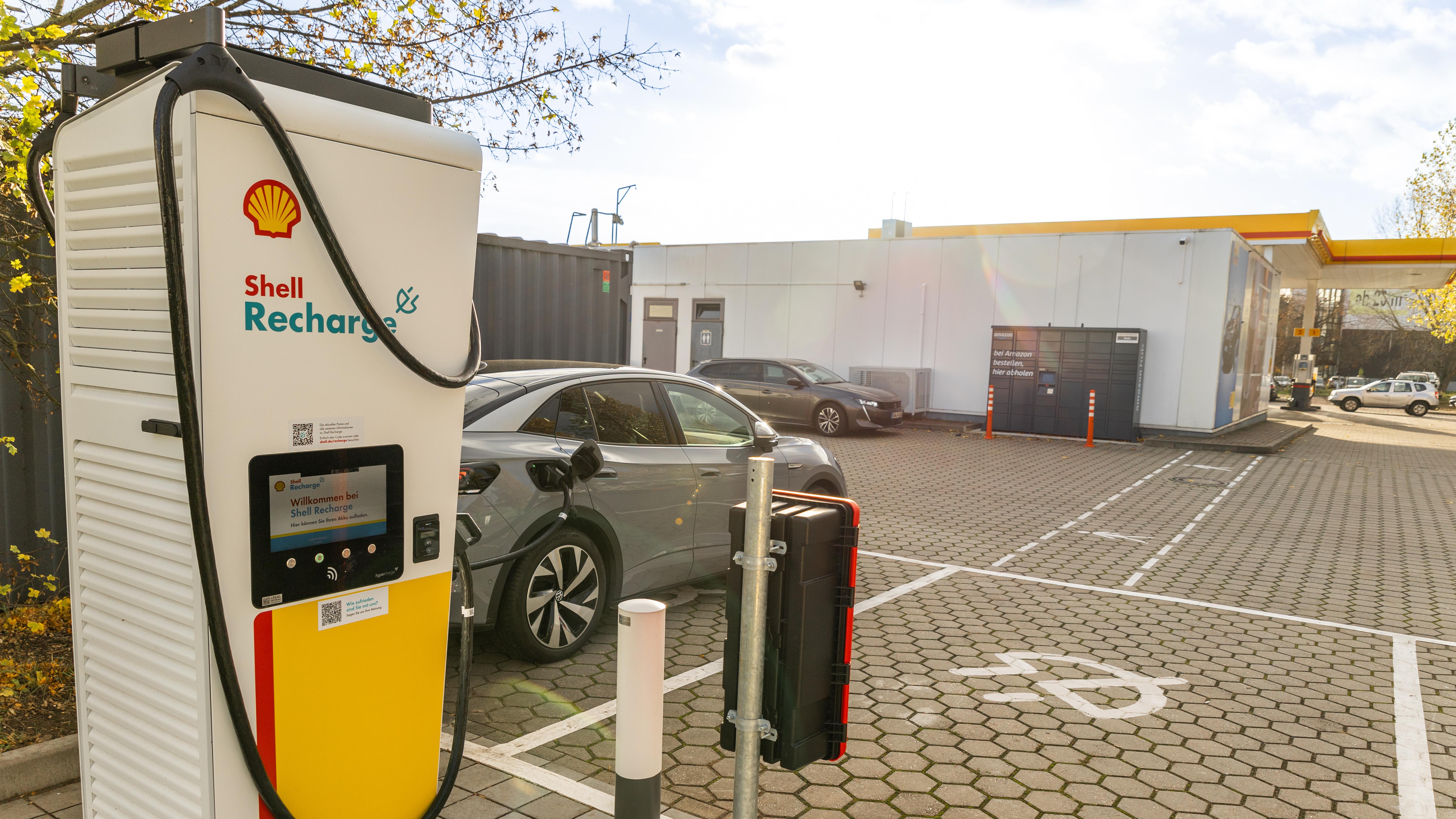 Shell Recharge Charging Station, Berliner Straße in Halle (Saale)