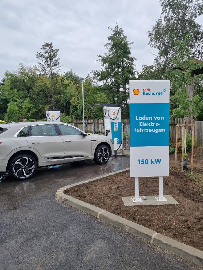 Shell Recharge Charging Station, Gross-Enzersdorfer Straße in Raasdorf bei Wien