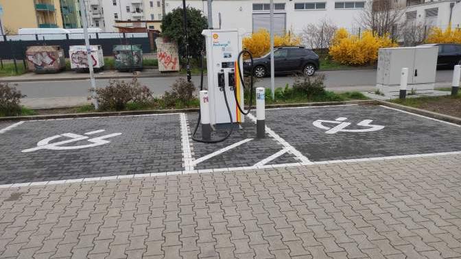 Shell Recharge Charging Station, Krausenstraße in Halle (Saale)