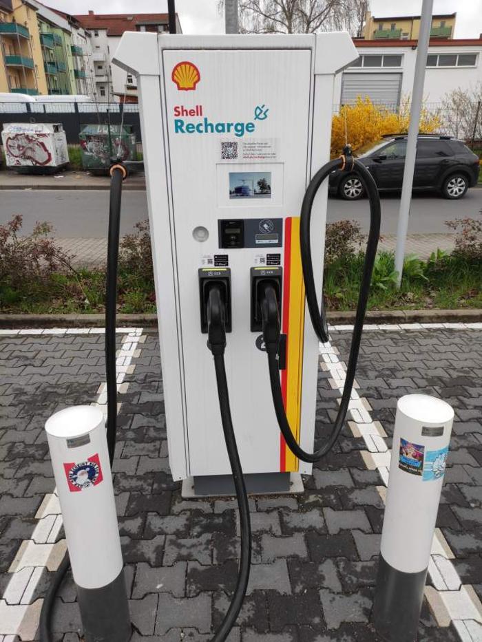 Shell Recharge Charging Station, Krausenstraße in Halle (Saale)