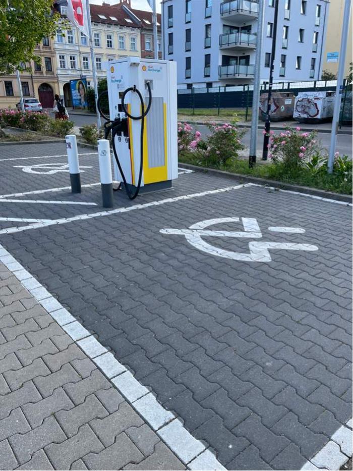 Shell Recharge Charging Station, Krausenstraße in Halle (Saale)