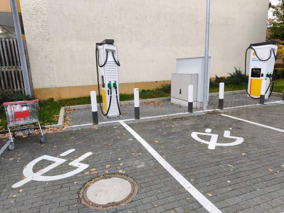Shell Recharge Charging Station, Askanierring in Berlin