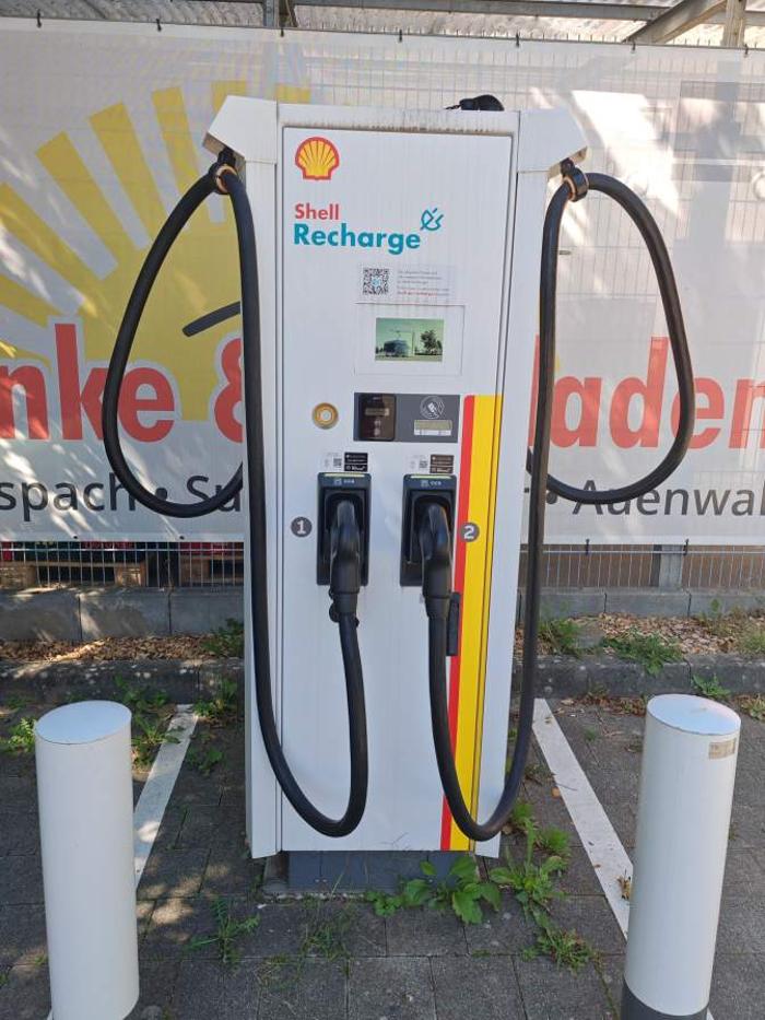 Shell Recharge Charging Station, Milchstraße in Sulzbach an der Murr