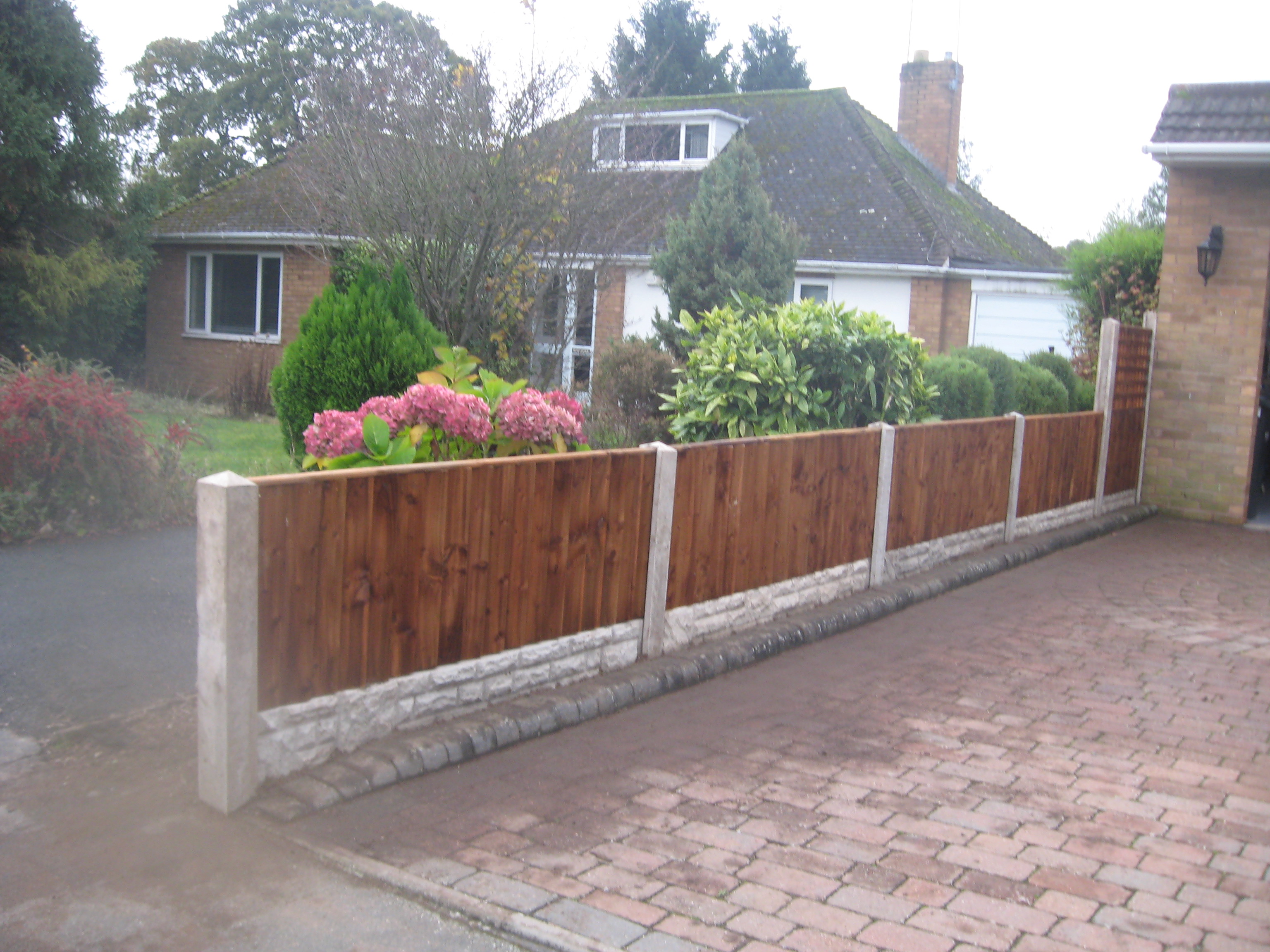 KM FENCING Bewdley 01562 636546