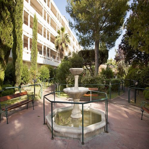 Cannes Blanches Les maison de retraite établissement public
