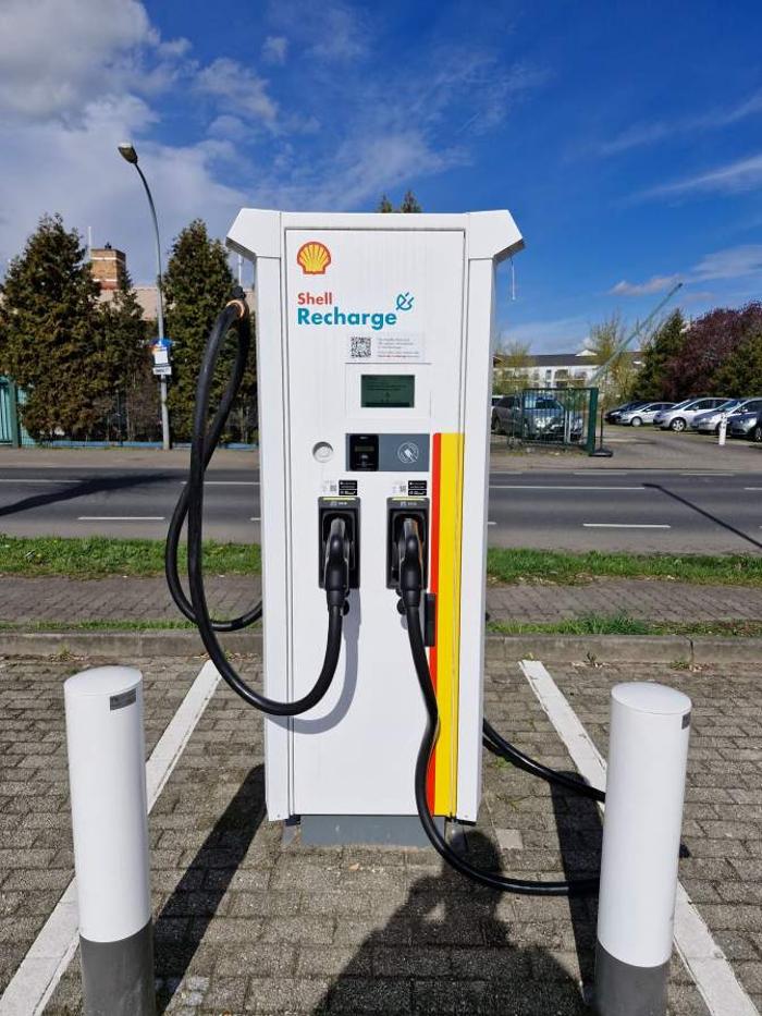 Shell Recharge Charging Station, Rosa-Luxemburg-Straße in Velten