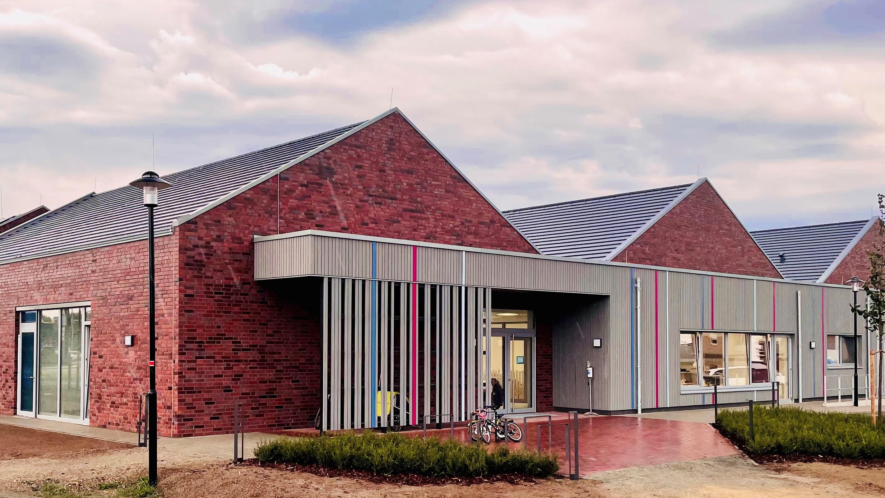 ANDRÉ HOCHE ARCHITEKTUR, Dorfstraße in Wurster Nordseeküste