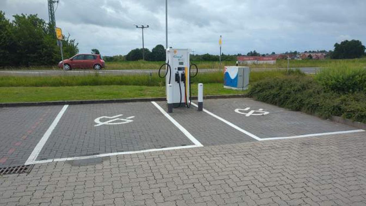 Shell Recharge Charging Station, Plauer Chaussee in Goldberg