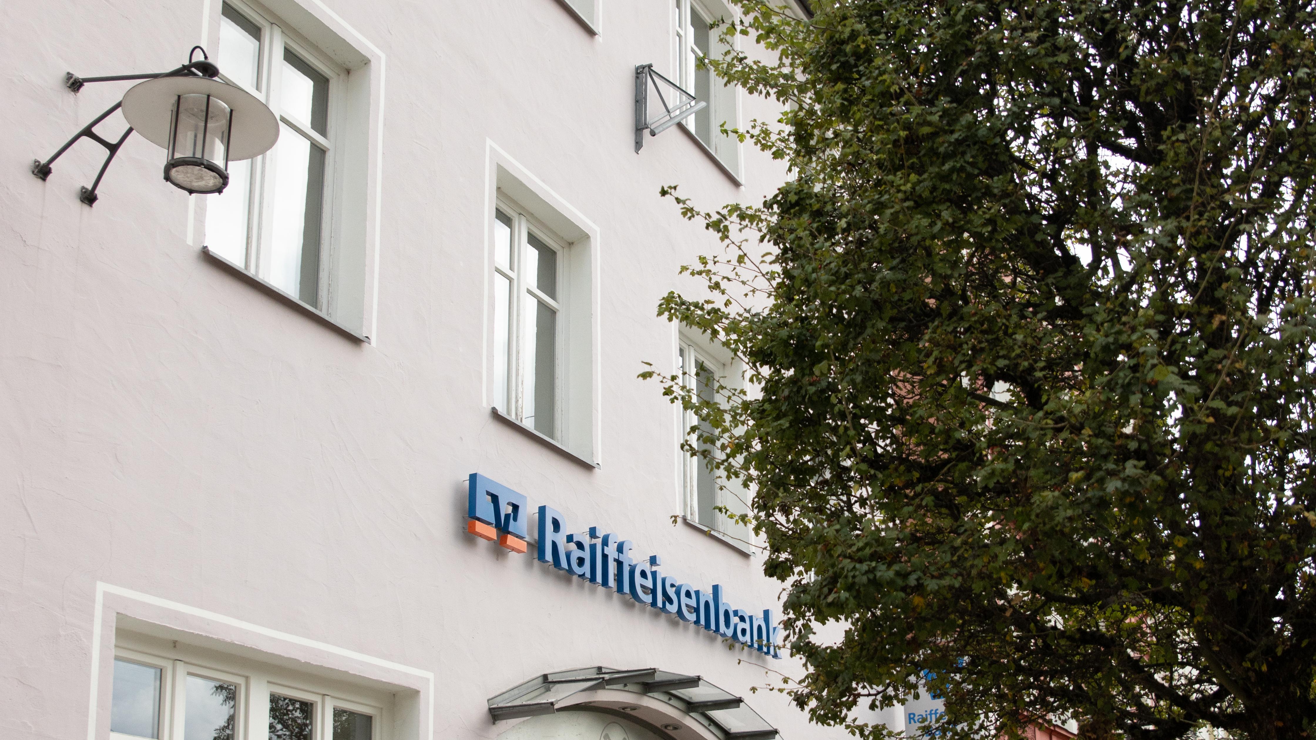 Raiffeisenbank Goldener Steig - Dreisessel eG, Hauptgeschäftsstelle Schönberg, Marktplatz in Schönberg