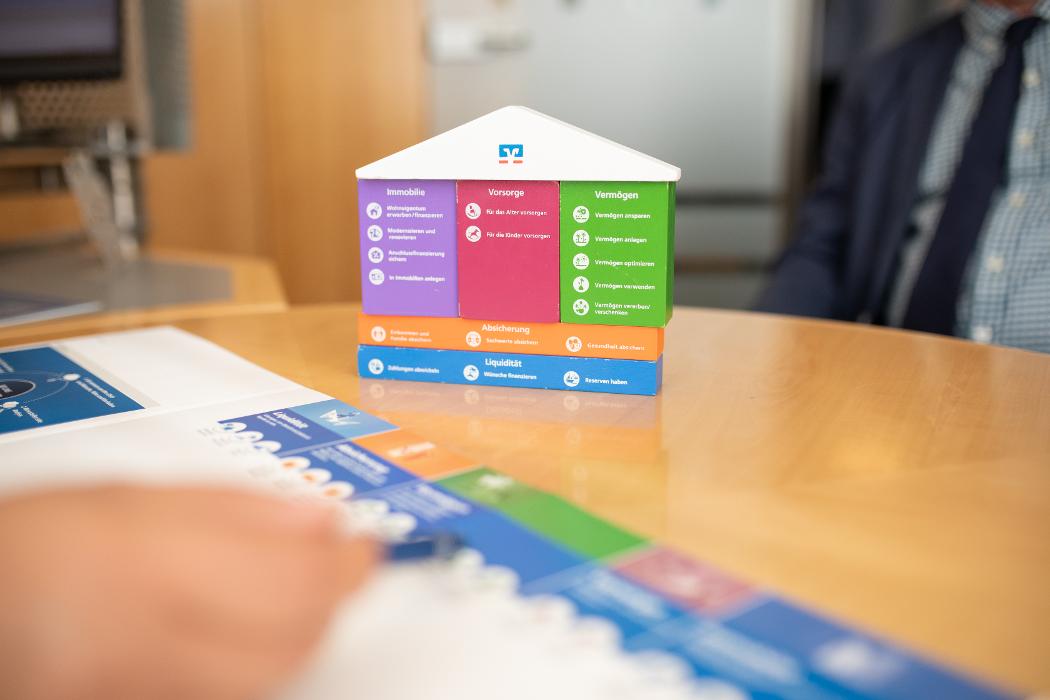 Raiffeisenbank Goldener Steig - Dreisessel eG, Hauptgeschäftsstelle Schönberg, Marktplatz in Schönberg